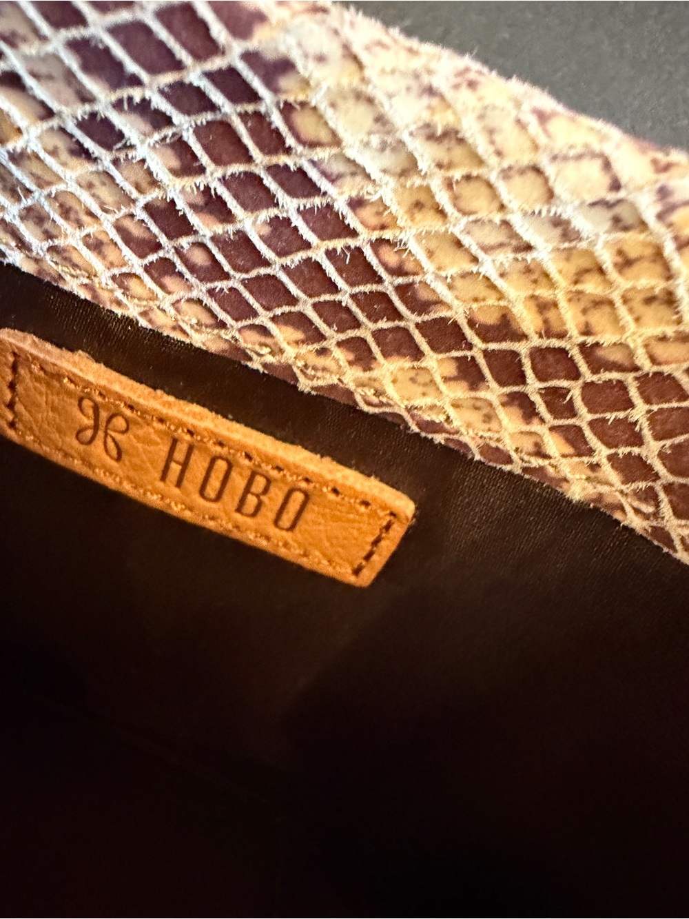 HOBO Wallet Snakeskin Python Texture - Picture 5 of 5
